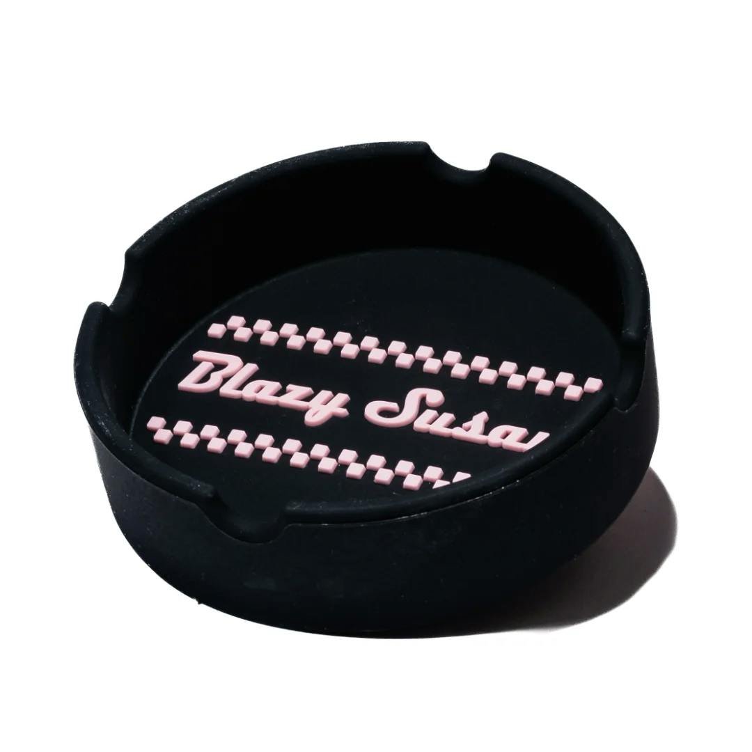 Blazy Susan – Classic Ashtray with wordmark | BZAT01