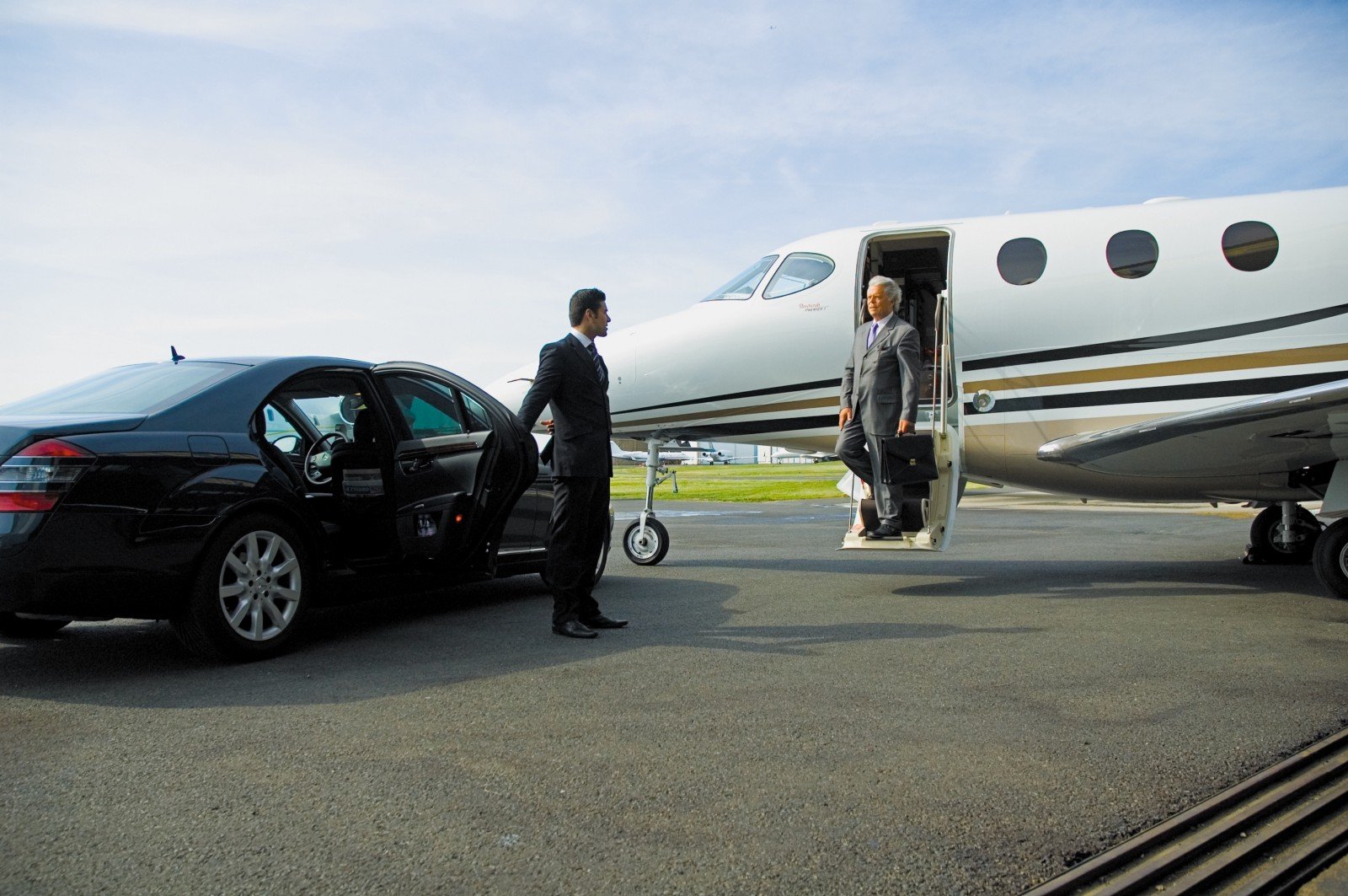 Luxury Car and Limo Services in Los Angeles – Famous Drive