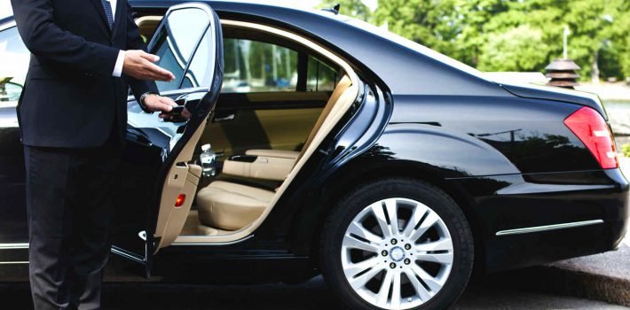 Luxury FRG Airport Transfers to Manhattan with Famous Drive