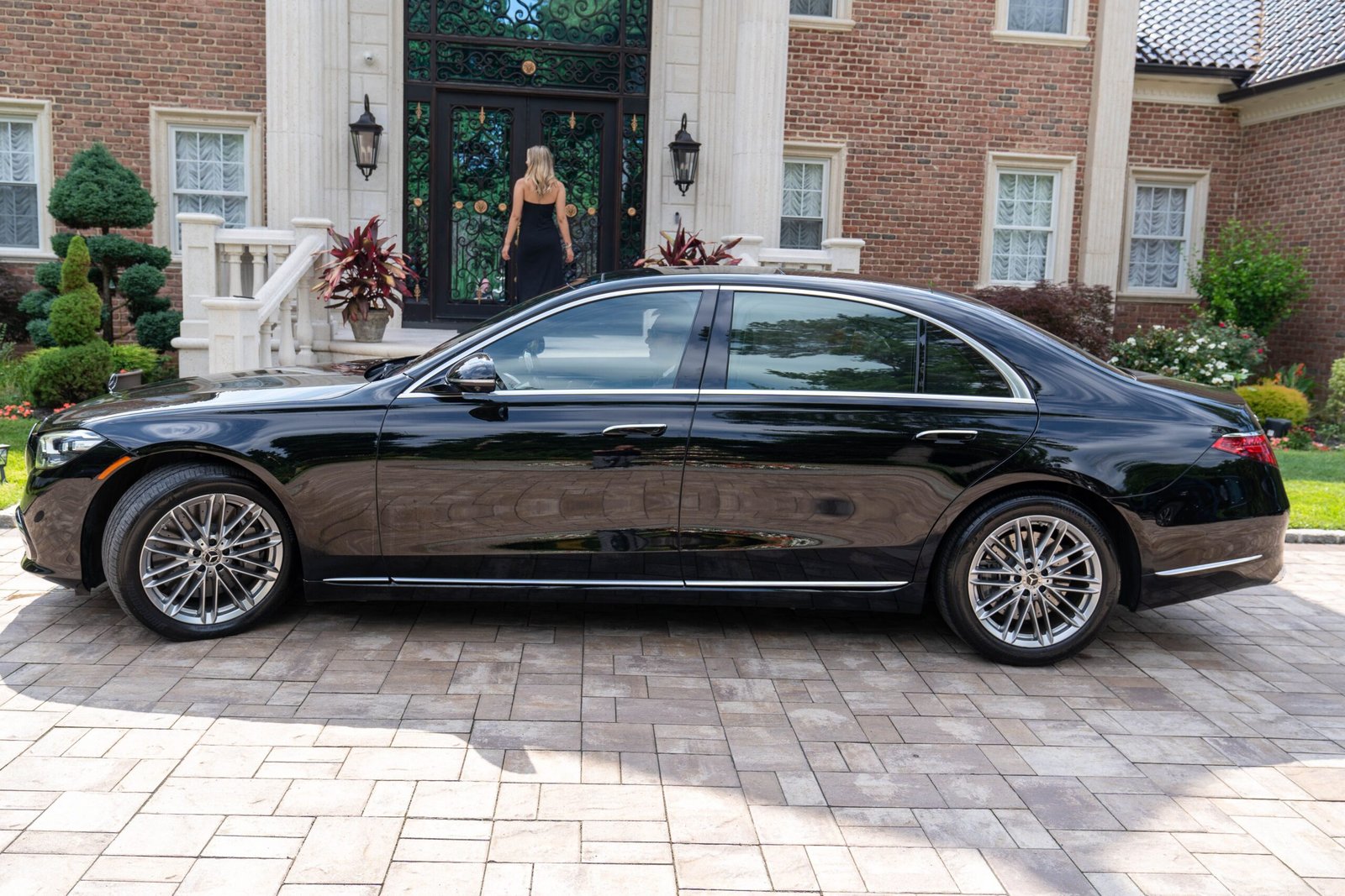 Experience Unmatched Luxury with Famous Drive's Hamptons Limousine Service