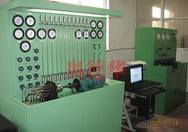 This combined machine is suitable for desizing, scouring and bleaching of cotton, polyester-cotton and cotton-blended fabrics and linen and linen blended fabrics, so that the fabric has good wool efficiency and whiteness, and provides quality assurance for the dyeing and printing process of the fabric in the subsequent process.