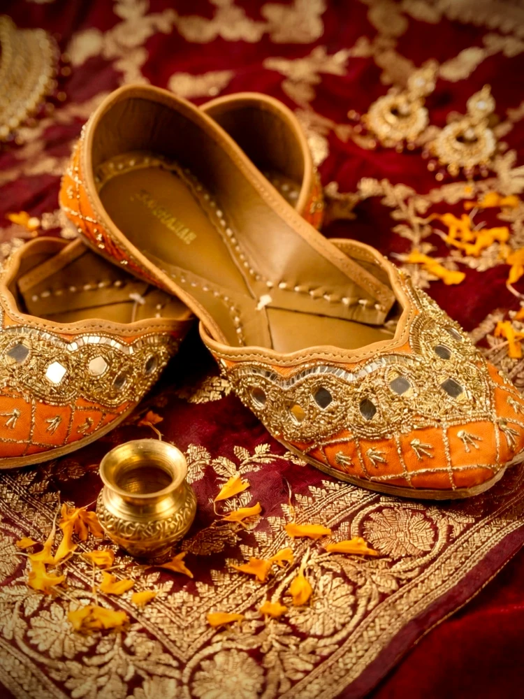 Buy Bridal Juttis for an Elegant Bridal Look and Comfort Throughout the Day