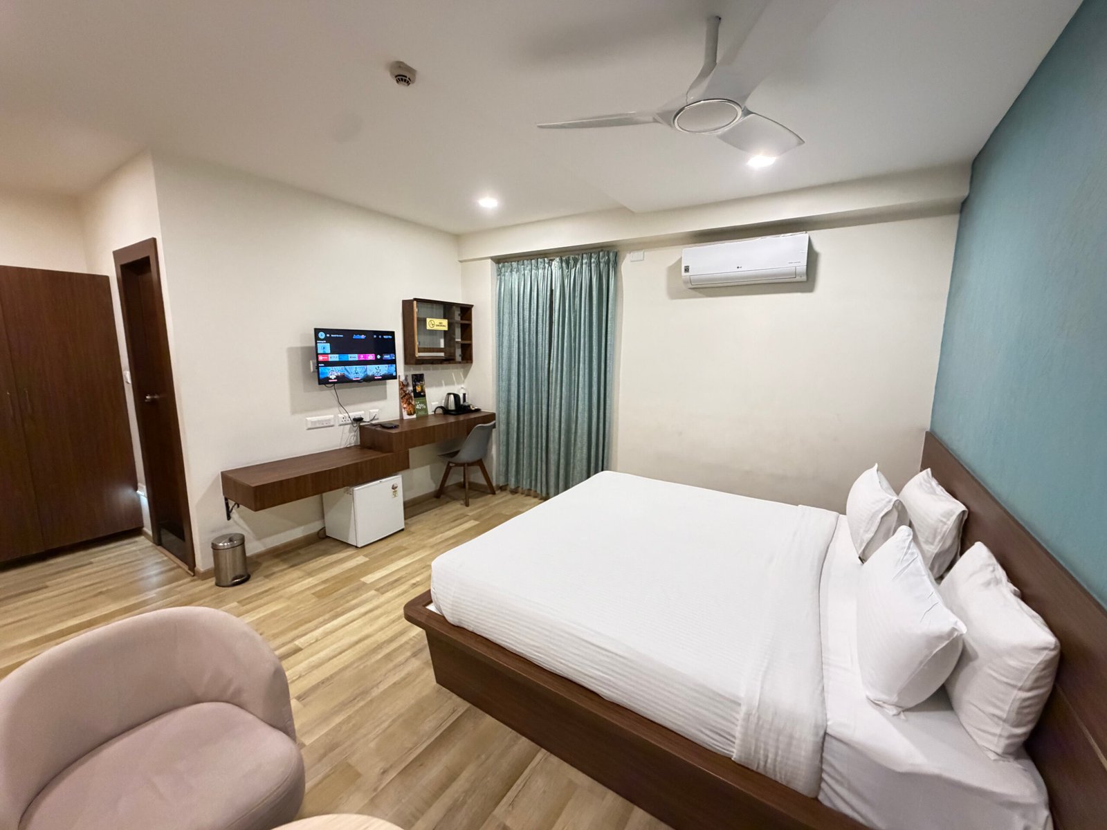 Best Hotel Stay in KHB Colony, 5th Block, Koramangala  – Santrina Hotels